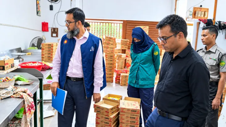রাজশাহীতে বিএসটিআই’র অনুমোদনহীন জন্মদিনের কেক উৎপাদনকারীকে জরিমানা